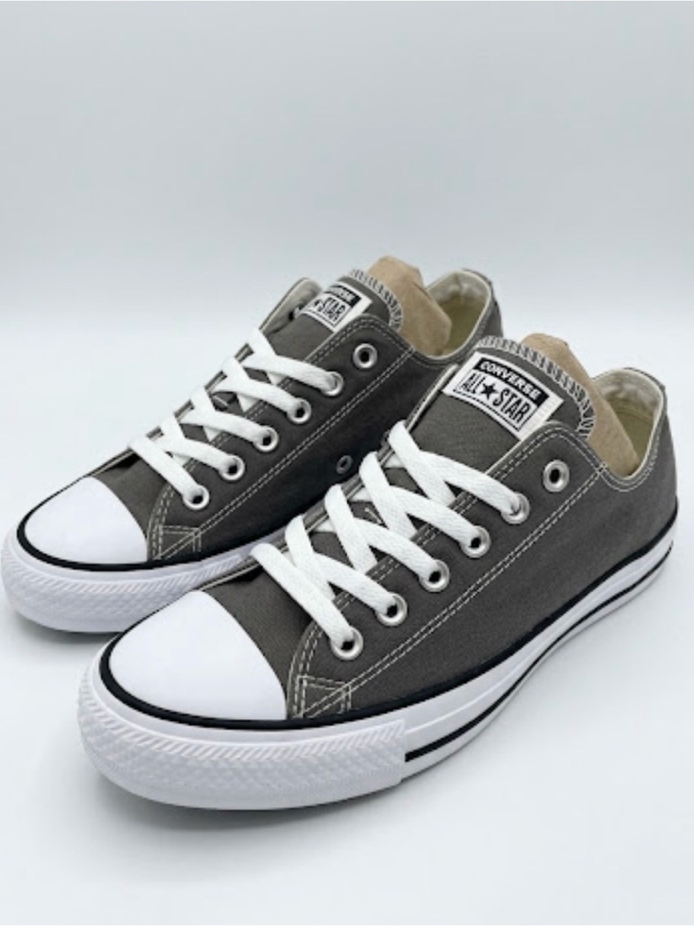 Converse Women's Size 8 Chuck Taylor All-Star Canvas Shoes Low Gray & White